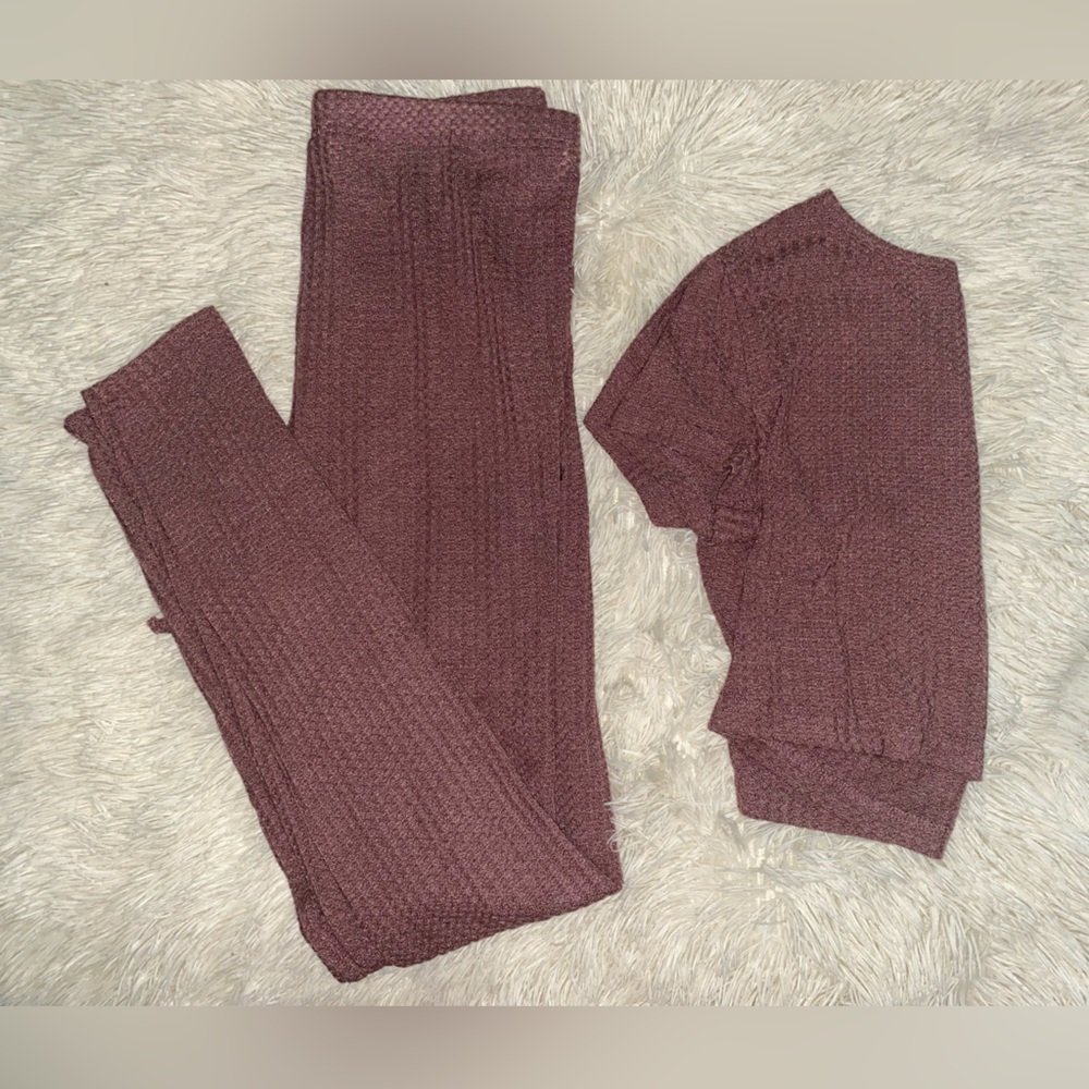 Leggings and cropped shirt set